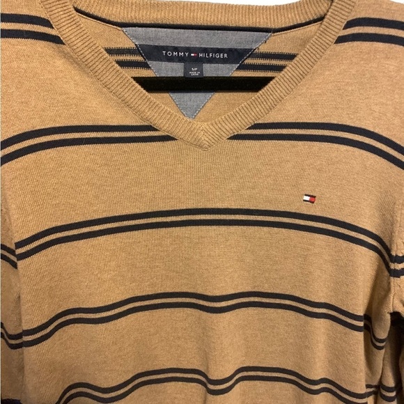 NEW Tommy Hilfiger Striped Cotton Sweater V Neck Camel and Navy Mens Small - Picture 3 of 11